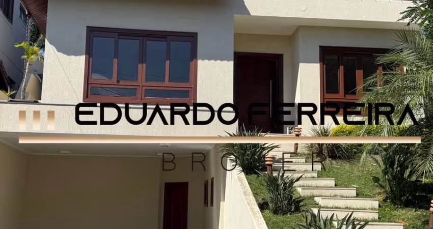 Lindo sobrado no melhor condomínio de Arujá
