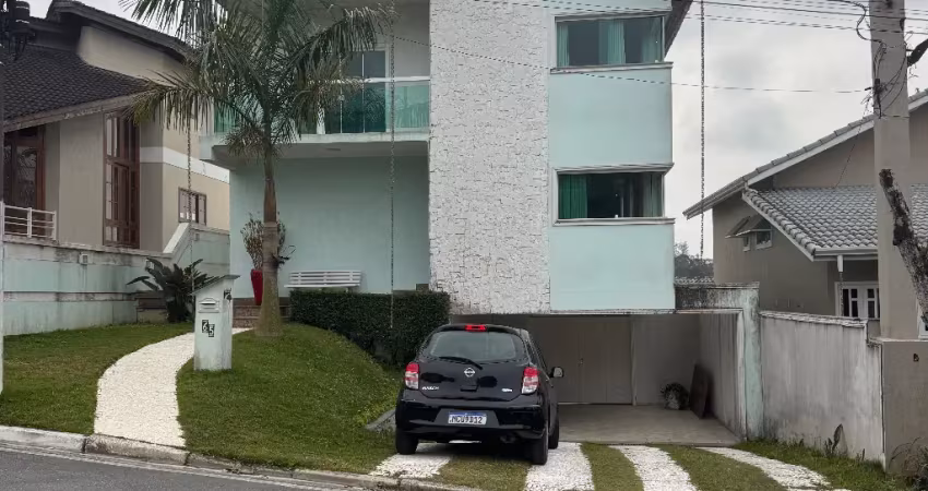 Lindo sobrado com piscina ótima localização no condominjo arujá 5