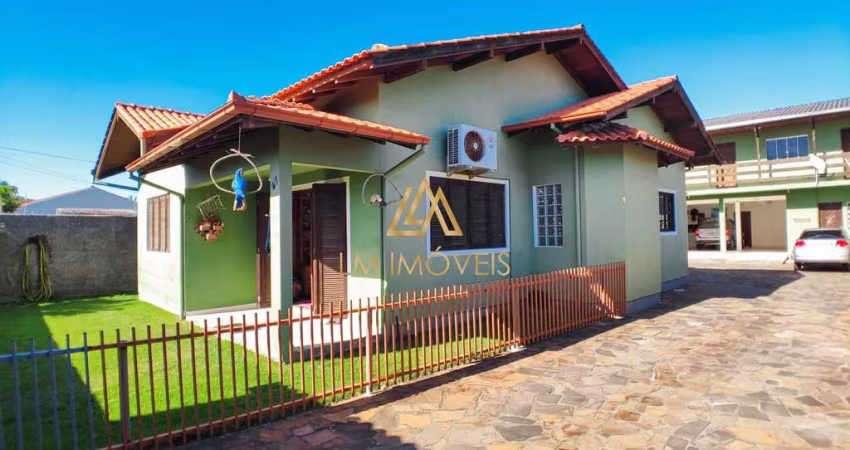 Casa, localizada no bairro Sagrada Família, aceita imóvel no RS como permuta.