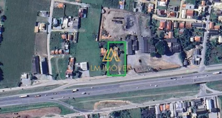 Terreno às margens da BR-101, ideal para área comercial.