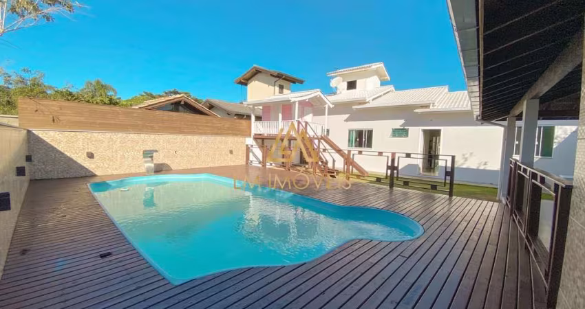 Casa apta a financiamento com piscina, à 500 metros da lagoa de Ibiraquera