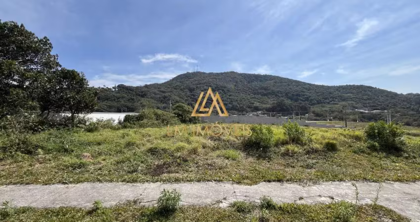 Amplo lote a venda - apenas 400 metros do praia da vila.