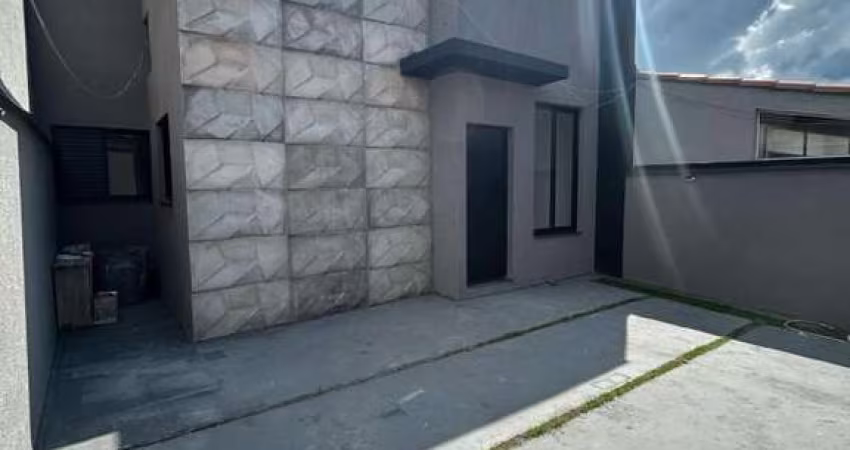 Sobrado para Venda em Mogi das Cruzes, Vila Lavínia, 3 dormitórios, 1 suíte, 2 banheiros, 2 vagas
