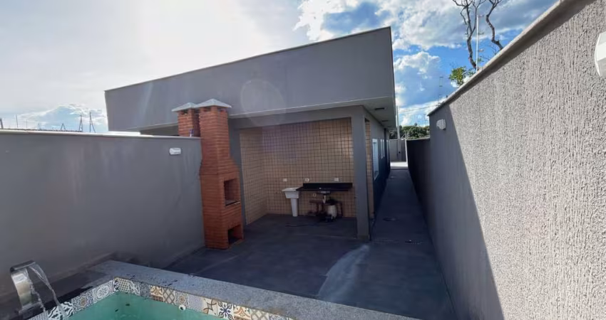 Casa á venda com àrea gourmet , Piscina  no bairro Guacyra, Itanhaém/SP