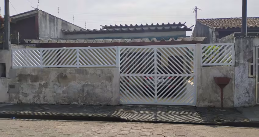 Casa á venda  500 metros do mar no bairro suarão em Itanhaém