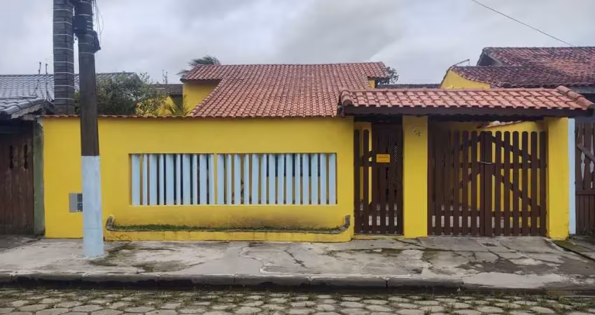 Casa á venda apenas 80 metros da praia no bairro jamaica- Itanhaém-SP