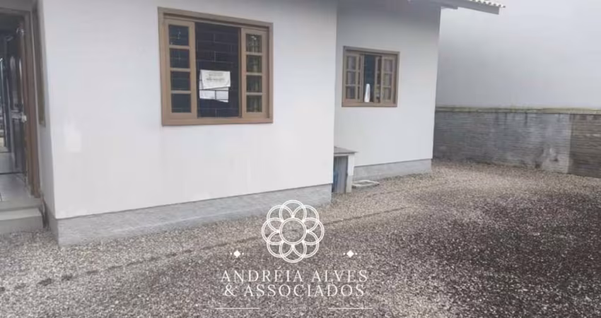 CASA COM DOIS DORMITÓRIOS, SENDO UMA SUÍTE - UNIVERSITÁRIO