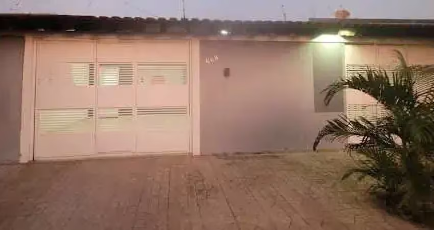 Casa em núcleo habitacional presidente jânio da silva quad  -  marília