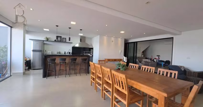 Casa à Venda no Jardim Acapulco Marília: 3 Suítes, 251m²