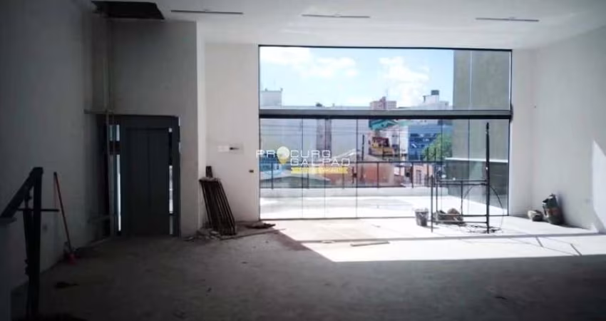 Oportunidade: Galpão Moderno em Rua Movimentada, Próximo ao Centro!