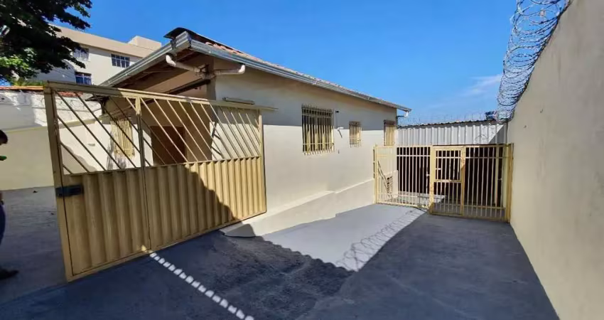 Galpão + casa comercial, situado próximo a 50m da rua lagoa da prata e a 100m da av. teresa cristina