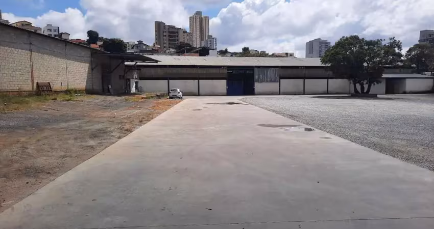 Galpão para locação no bairro caiçara, situado próximo à av. carlos luz e av. pedro ii, a 05min do anel rodoviário