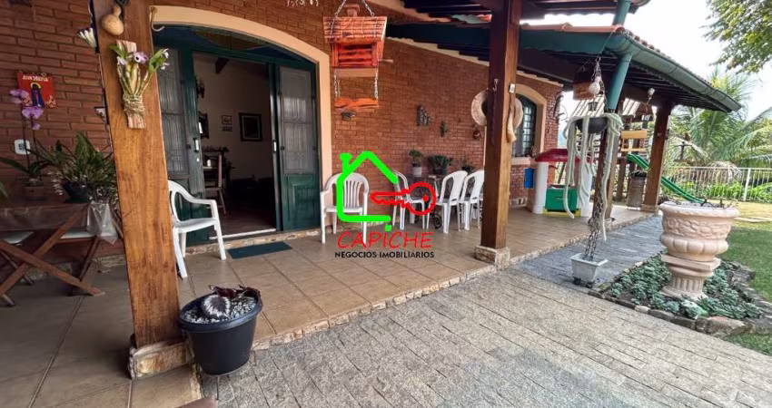 Linda casa de condomínio à venda em Vinhedo-SP, bairro Caixa D´água: 3 quartos, 2 suítes, 2 salas, 4 banheiros, 5 vagas, 207m².