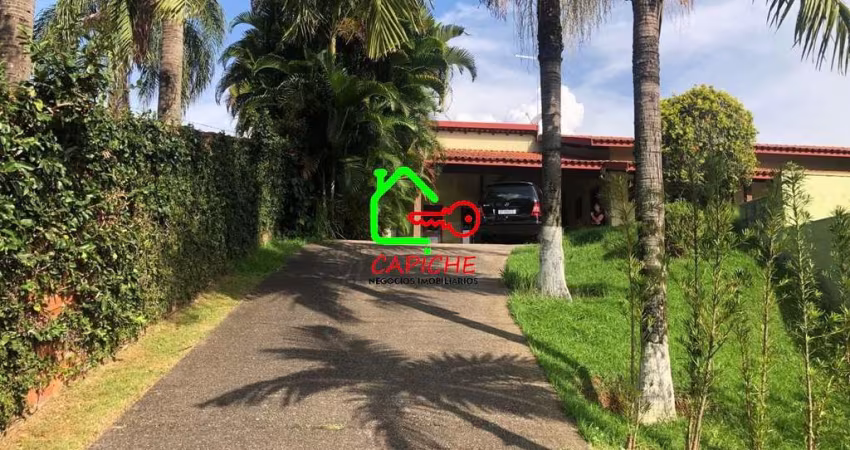 Casa em condomínio: 4 quartos, 1 suíte, 2 salas, 3 banheiros, 250m² em Vinhedo-SP, Santa Cândida. Venha conferir!