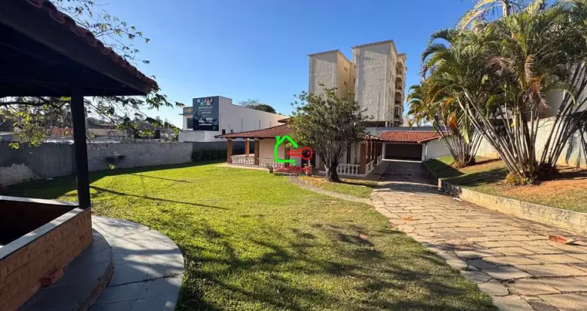 Imperdível: casa para locação em vinhedo-sp, santa claudina, 3 quartos, 2 suítes, 2 salas, 8 vagas, 390m²!