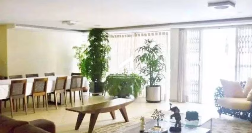 SOBRADO ESPAÇOSO E SOFISTICADO NO CAMPO BELO – 682m² DE CONFORTO E ELEGÂNCIA
