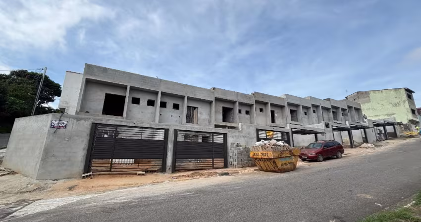 Sobrados novos em construção em Poá