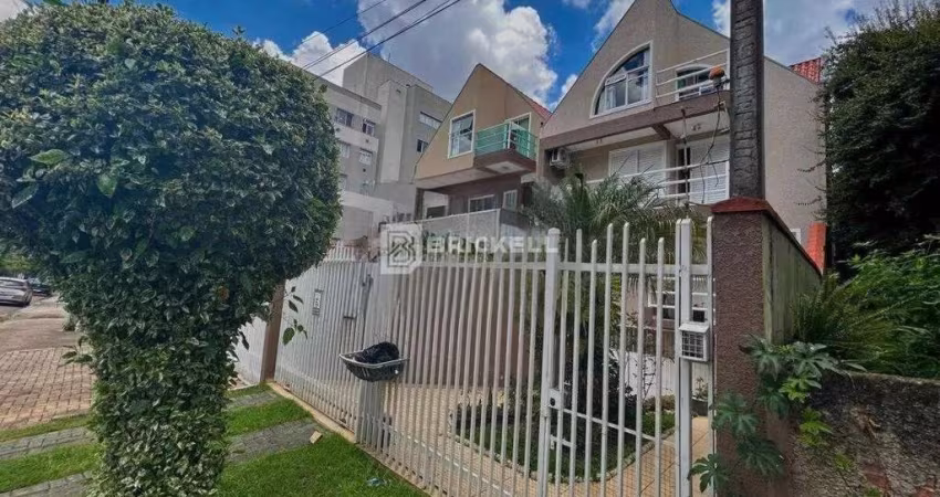 Casa à Venda em Novo Mundo, Curitiba | 3 Quartos, 240m², R$1.250.000