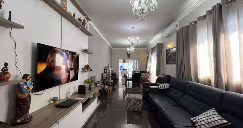 Venda | Casa com 316 m , 3 dormitório s , 5 vaga s . Av. Mandacarú, Maringá