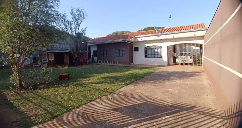 Casa no Jardim Piatã. Ótima opção para quem procura espaço