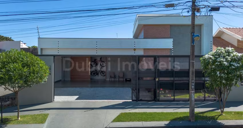 Casa à venda no Jardim Iguaçu, Maringá, com área util de 458m2