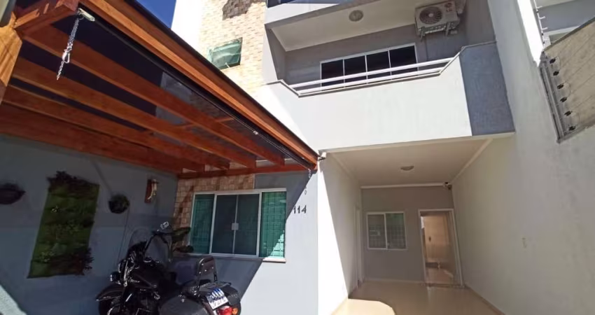 Lindo Sobrado no Jardim Fregadolli ótima localização, perto de mercados
