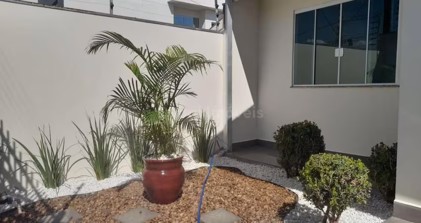 EXCELENTE CASA EM UM BAIRRO COM CASAS NOVAS E ESTRUTURADO