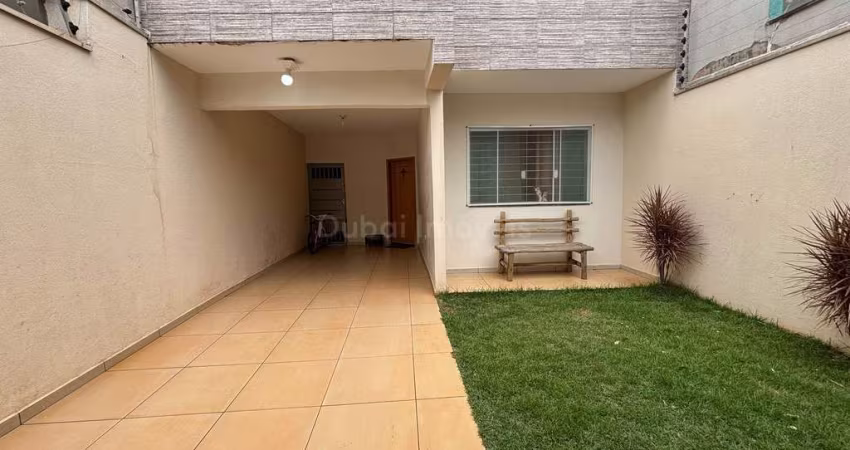 Casa à venda no Jd. Itália  Maringá - 3 quartos, semi mobiliada, 99 m