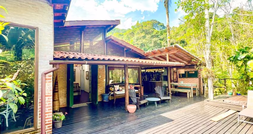Linda casa na Praia de Juquehy - À VENDA