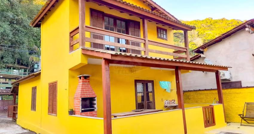 Casa charmosa e confortável em Camburi - À VENDA