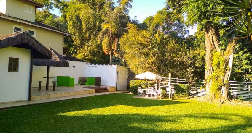 Casa em Terreno de 2.000 metros na Praia de Juquehy - À VENDA