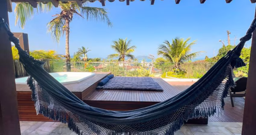 Casa em condomínio com 5 suítes e vista panorâmica para a Praia de Juquehy