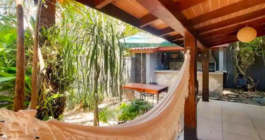 Casa com 2 suítes, 200m da Praia de Maresias no Canto do Moreira