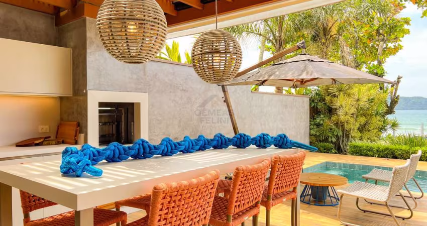 Casa sofisticada pé na areia na Praia de Juquehy! 4 suítes e piscina privativa!
