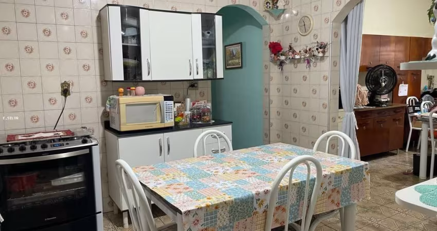 Casa Térrea para Venda em Osasco, Km 18, 4 dormitórios, 2 banheiros, 3 vagas