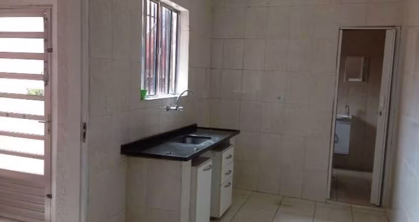 Locação casa R$ 1.980,00 Vila Guarani (não é independente) 2 dormitórios