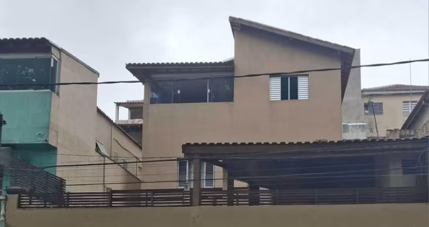 Sobrado Novo no Jabaquara R$ 990.000,00 – Espaço, Conforto e Renda Extra  + 1 Sobrado fundos - piscina e energia solar