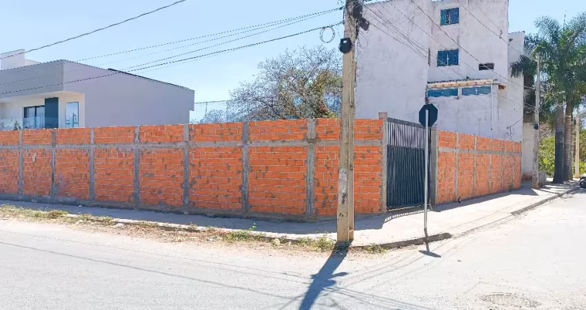 Lote de esquina murado 382m² no canelas | viva bem em um bairro valorizado