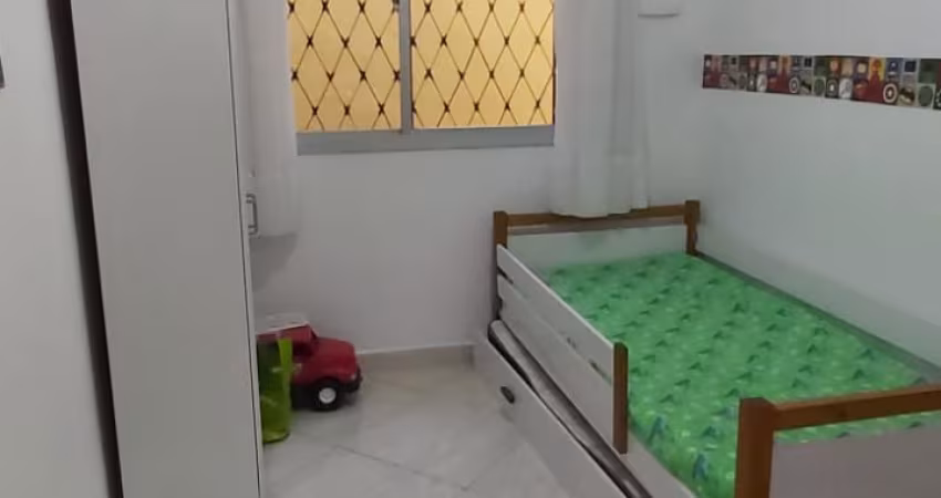 Prédio residencial multifamiliar com duas residências.