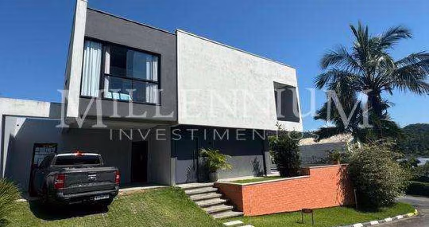 CASA DE ESQUINA COM UMA AMPLA VISTA PARA CIDADE, Ariribá, Balneario Camboriu - SC
