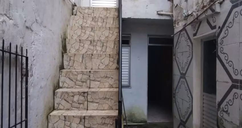 Oportunidade no pero vaz casa com andar e cobertura, rua principal.