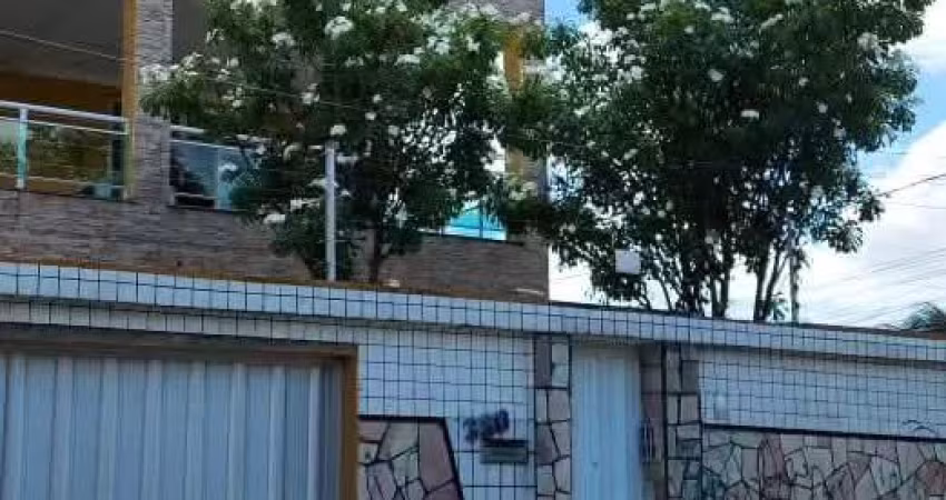 Vendo Excelente Casa na Rua Ribeiro Leitão no bairro Jóquei Clube.