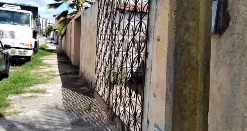 Vendo Duas Casas na Parangaba  Rua Jandaia, n⁰: 02, Parangaba