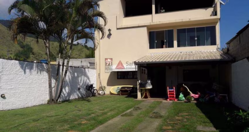 Casa à venda - Sobrado Padrão no bairro Enseada em São Sebastião/SP