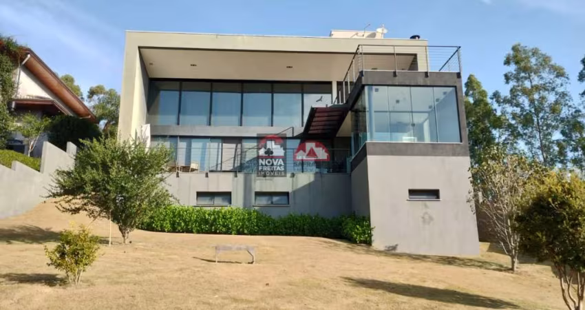 Linda casa em condomínio com acabendo refinado