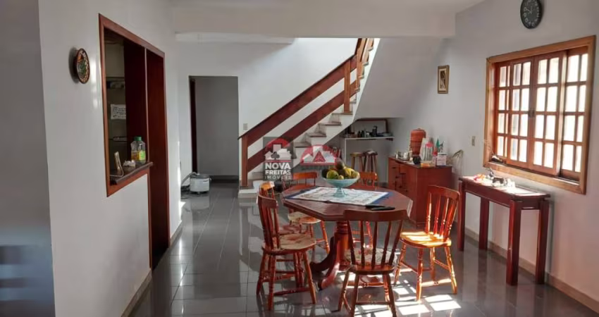Casa Sobrado Padrão em São José dos Campos