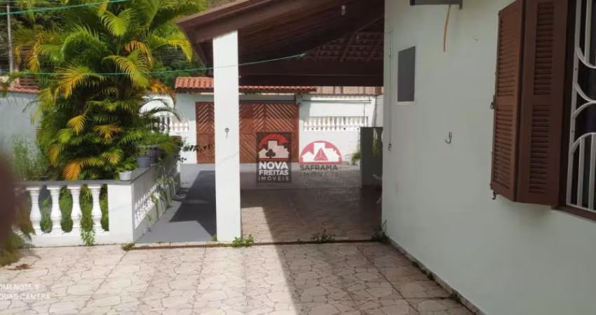 Bela casa avarandada, mobiliada, disponível para venda no Bairro Martim de Sá. Oportunidade Única de morar no bairro mais procurado de Caraguatatuba!