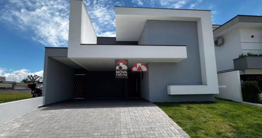 Casa Incrível com 3 Suítes e Escritório em Condomínio!