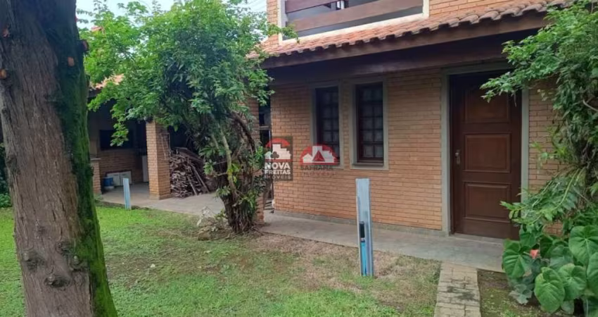 Casa Sobrado Padrão em Jacareí