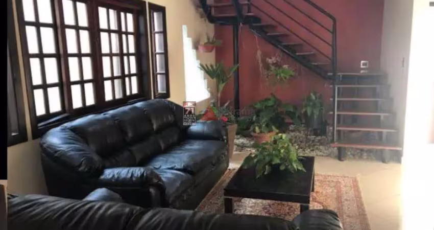 Casa Sobrado Padrão em São José dos Campos